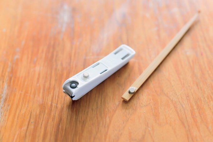 小さなマグネットをつけておく