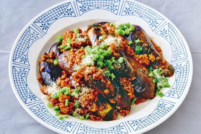 ナスとひき肉をキーマソースで味つけした料理