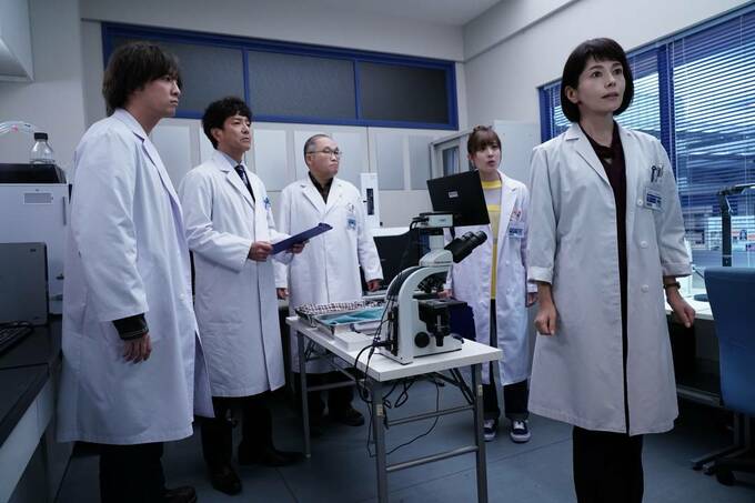 たくさんの白衣の人