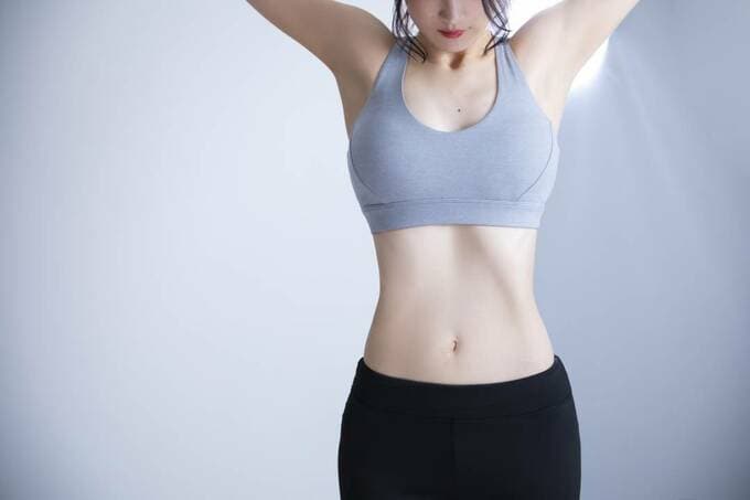 運動服を着た女性