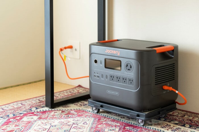 大容量ポータブル電源なら冷蔵庫も電子レンジも動かせる。防災士が実際