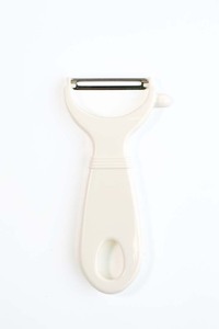 おろし金にもなるピーラー