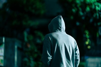 元埼玉県警捜査一課刑事に聞いた「狙われやすい家の特徴」4つ。足場になるものは置かない！