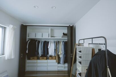 30代の「使いやすいクローゼット」の工夫。服の数は収納スペースから「逆算」して入れ替える