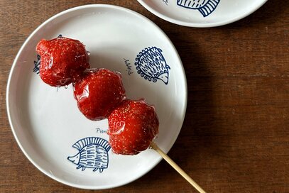 山本ゆりさんの屋台みたいな「イチゴあめ」レシピ。縁日の味をおうちで再現！