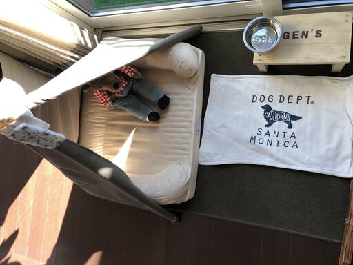 ペットが落ち着く位置にティピーテントを配置