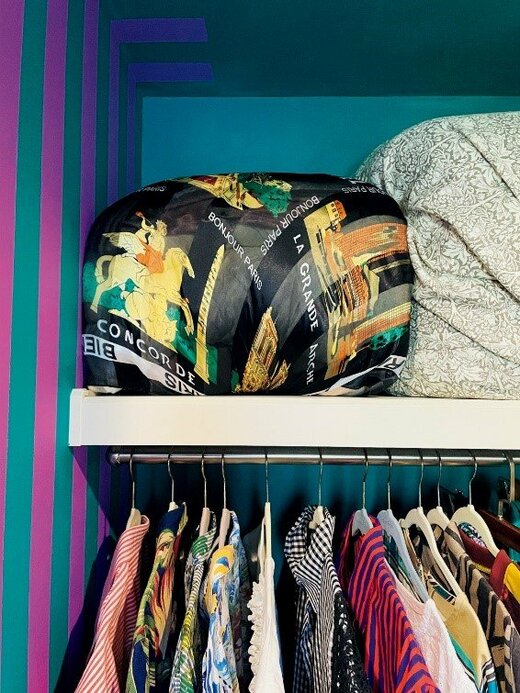 きれいな布に包まれたオフシーズンのアイテム