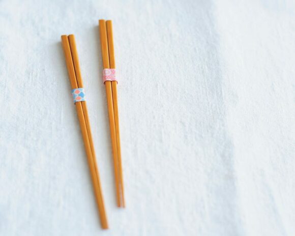 箸を一膳ごとにまとめる