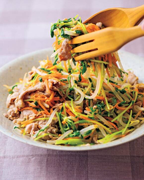 豆苗と豚肉のサラダ