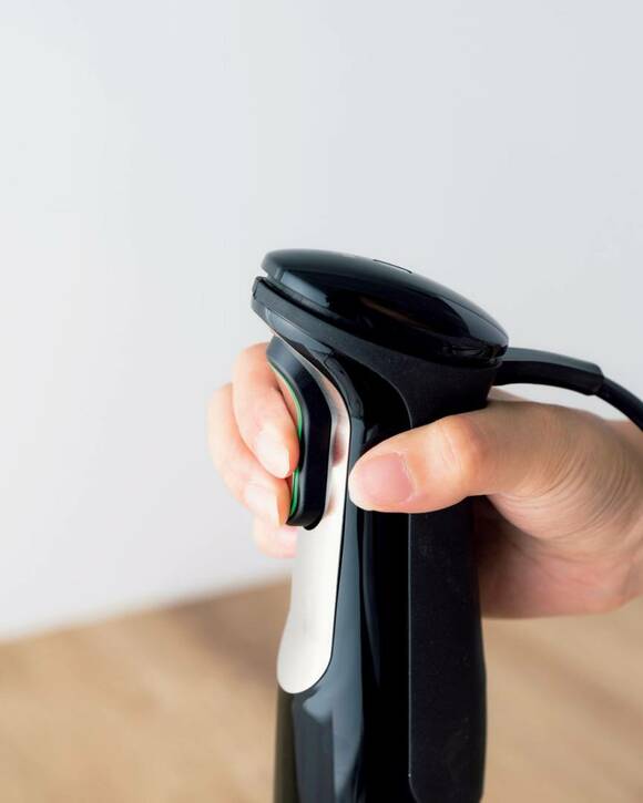 ブレンダー握る