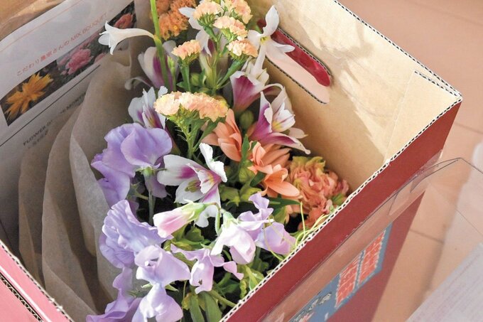 箱に花