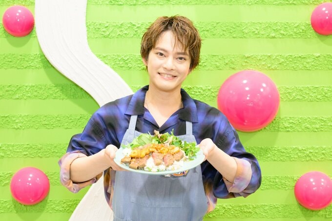 料理をもつ中山優馬さん