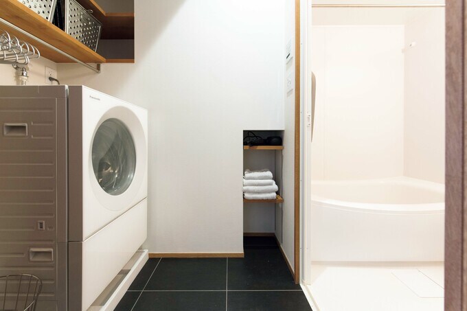 浴室の隣にニッチを設けた