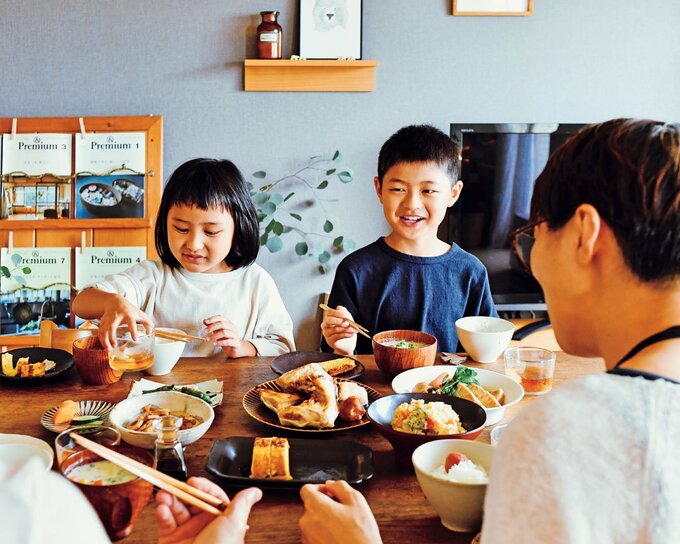 食卓にこども2人