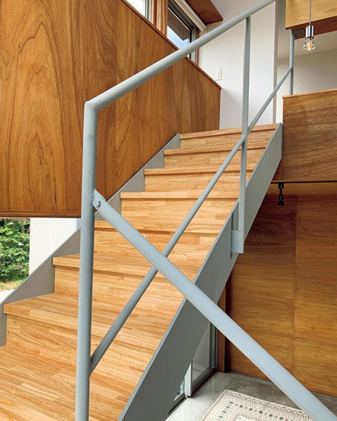 階段は傾斜をゆるやかにする