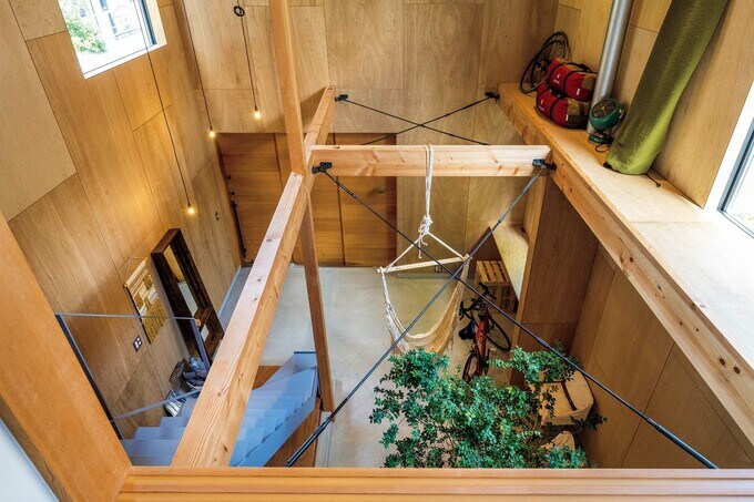 土間の上は構造表しの吹き抜け