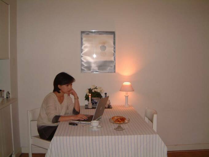 アパートにいる川上麻衣子さん