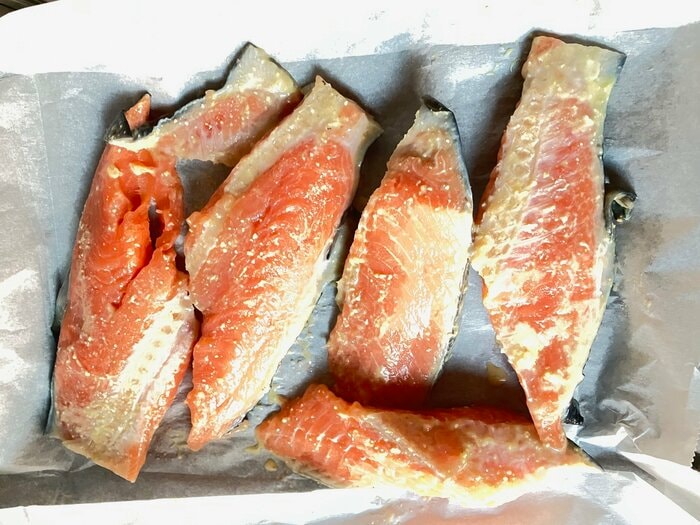 じつは極上の「ご飯のお供」だった。237円本《本マグロのアラ》を元祖