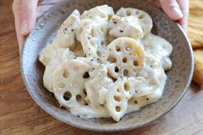 レンコンと鶏肉のクリーム煮。ホクホク食感で体も温まる