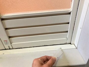 100円の防カビ・抗菌テープがすごい！お風呂や洗面台のきれいをキープ