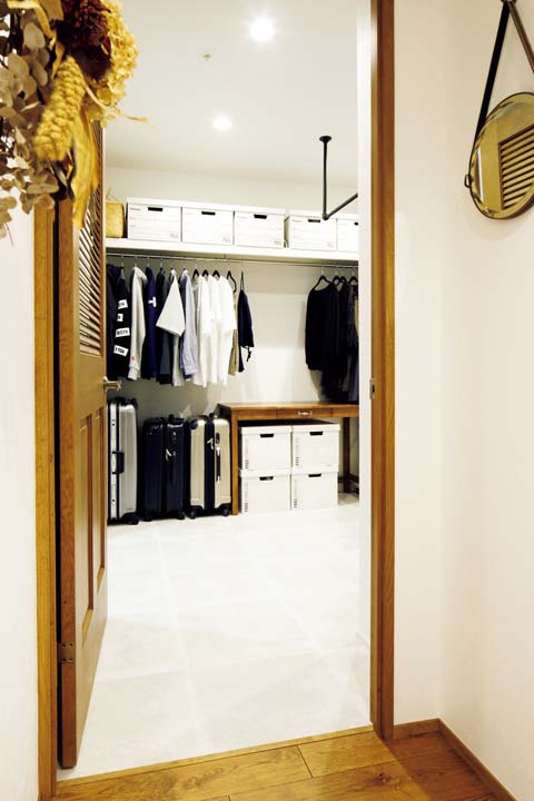 玄関から見たウォークインクロゼット