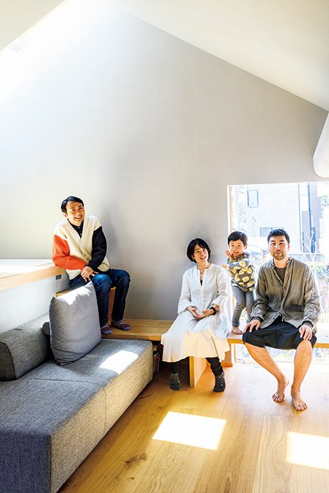 柳本英嗣さんご家族とアンガールズ田中さん