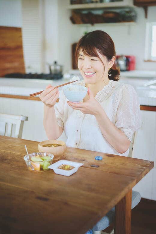 食事中のほりえさん。ごはんはしっかり1膳食べます