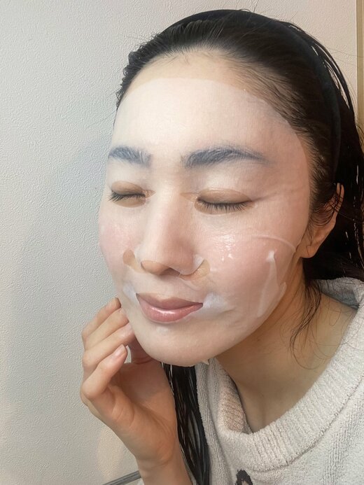 美容マスクをしている女性