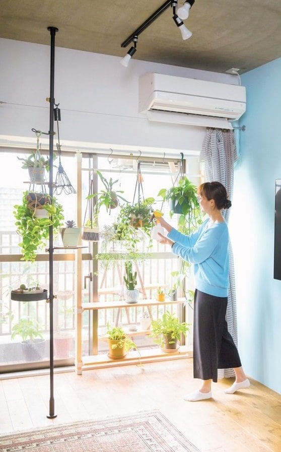 縦つっぱり棒に、グリーンをのせたりつるしたり