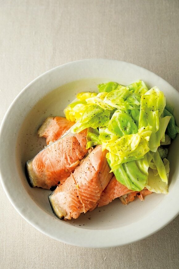 鮭とキャベツのワイン蒸し