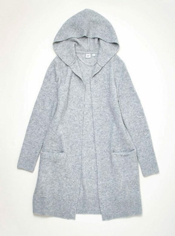 グレーのロングカーディガン