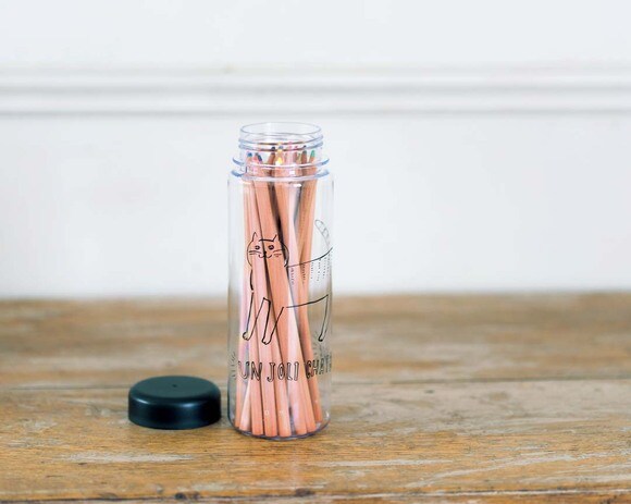 手描き風のイラストがトレンド感満載の水筒