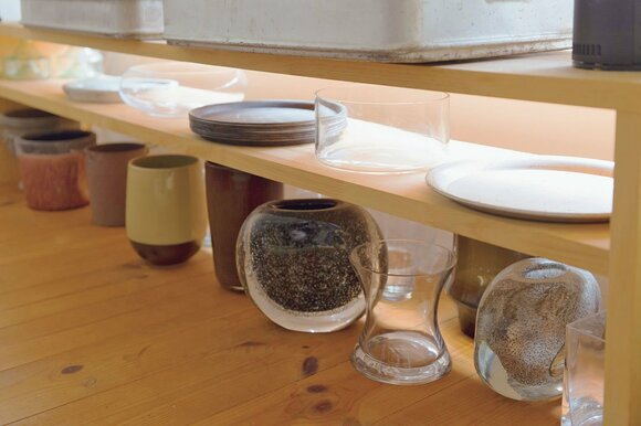 使わない花器は飾りながら収納