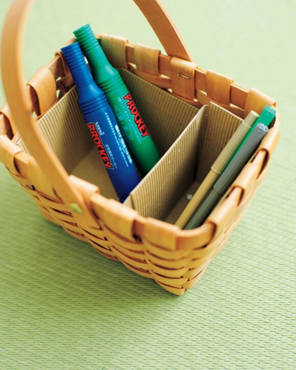 文具は100円カゴで仕切り収納