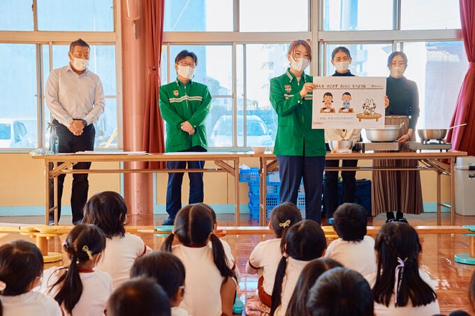 セブン-イレブン・ジャパンの方による地産地消を知る出張授業も実施