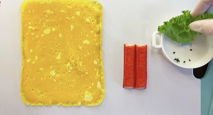 薄焼き卵とカニカマなど