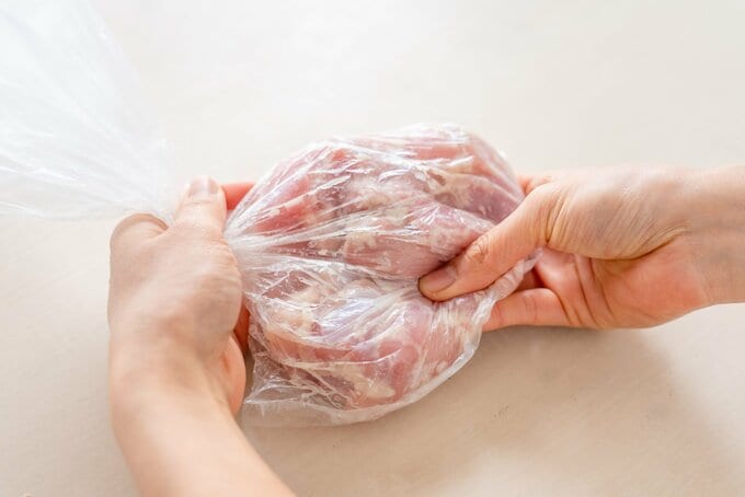 鶏モモ肉の下味つけ