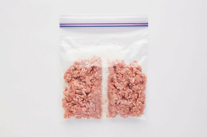 保存袋にひき肉