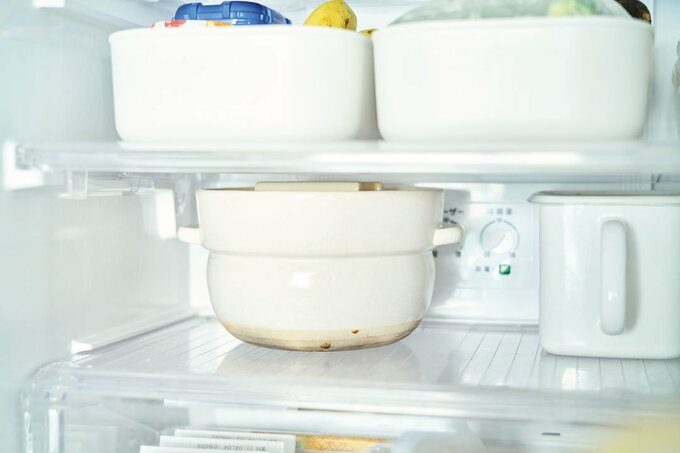 冷蔵庫の中の土鍋