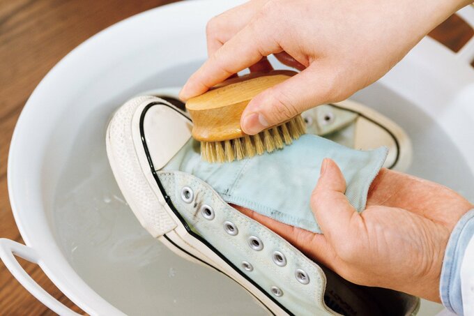 ブラシでこする画像