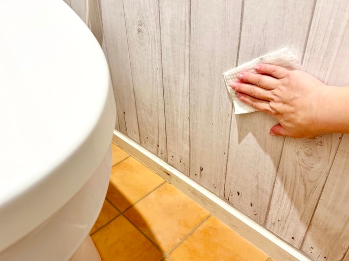 トイレの壁掃除