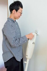 掃除機はフックで壁面につるす