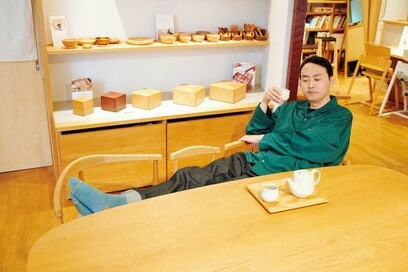 アンガールズ田中さんが築60年のマンションをリノベしたショールームで、低く暮らす家具の魅力を体感