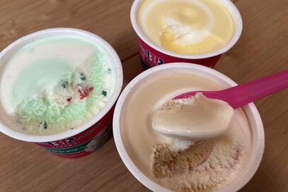 サーティワンがコンビニで買える！ホッピングシャワーから限定バニラまで3種食べ比べ