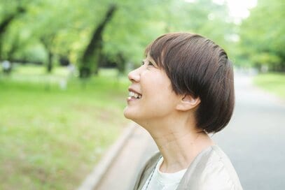 61歳、「老い」を受け入れて変わったこと。外見より内面、いやなことも軽く流せる