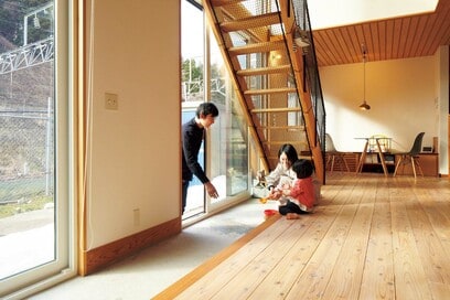 玄関に入った瞬間、あったか〜い。延床面積27坪、30代夫婦が建てた太陽光発電の家