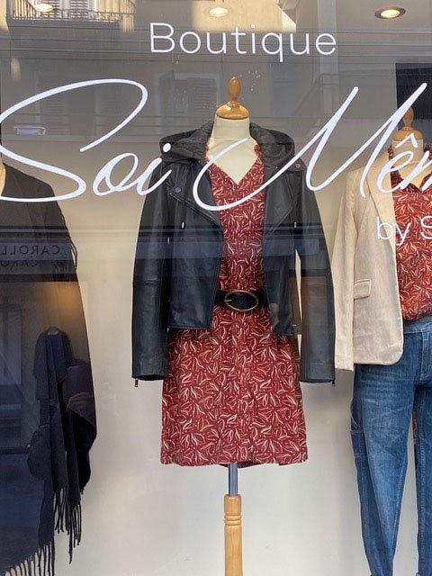 赤いワンピース