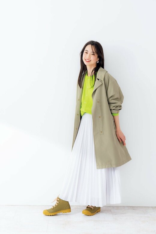 スカートを着た女性