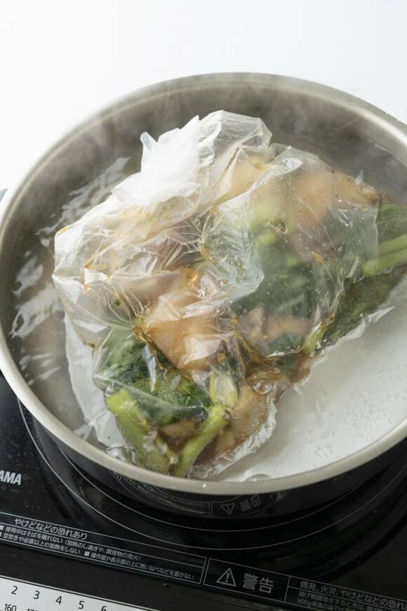 湯せんしている様子