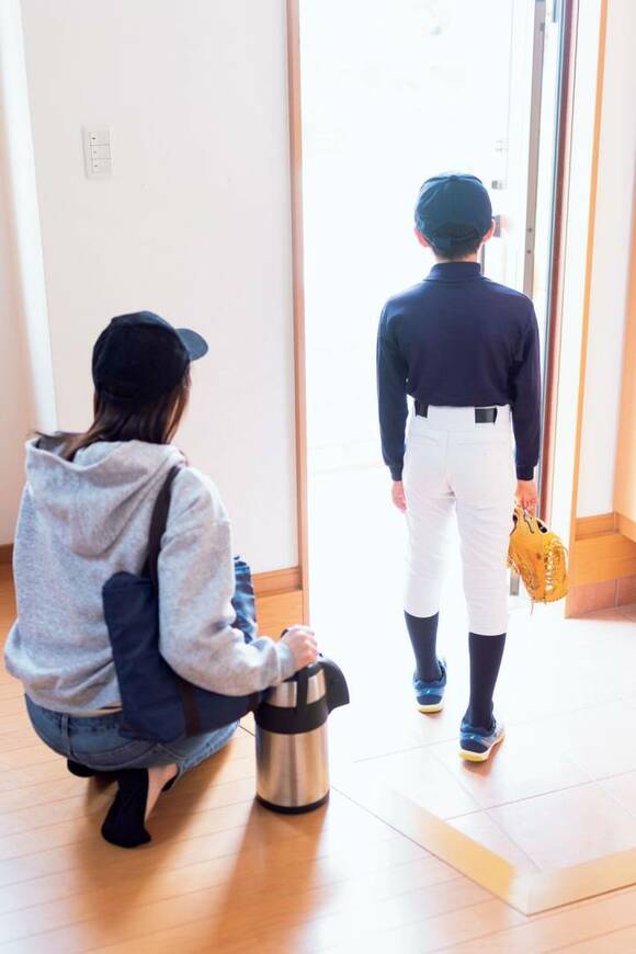 息子の野球の試合へ出かける様子